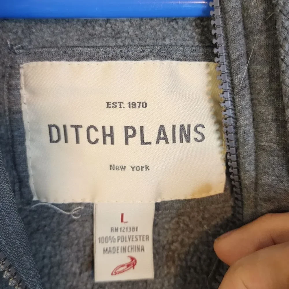 Men's Ditch Plains full zip sweater hoodie, size Large